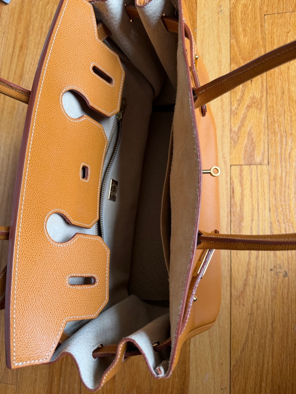 Classic Tan Leather Structured Tote Bag - Picture 4 of 8